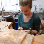 Angela Ciobanu, bijutier, in atelierul sau_fotografie de Emanuel Baruch